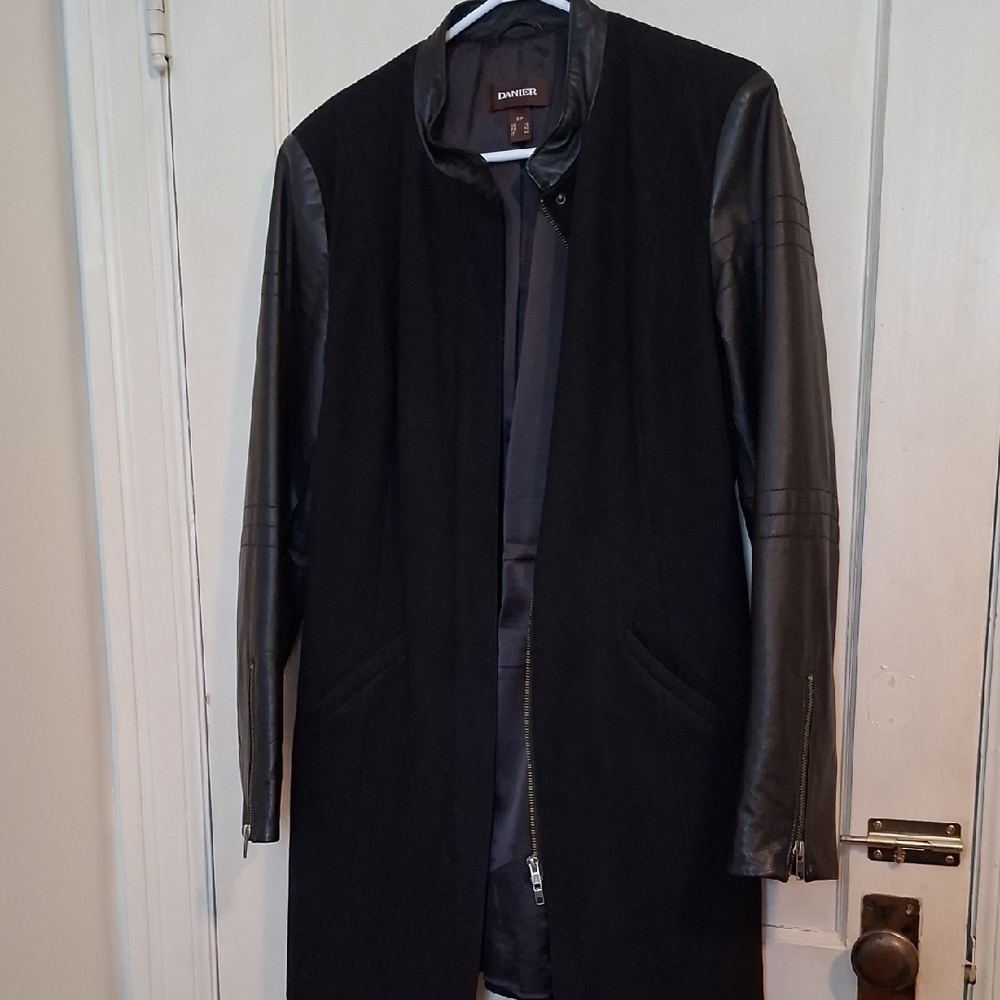 DANIER Black‎ Wool Coat with Leather Sleeves